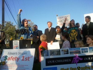 So. Cal. Activists greet union workers being bussed in to San Onofre Hearing.
